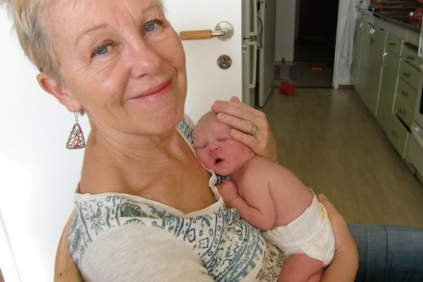 Mormor och bebis.