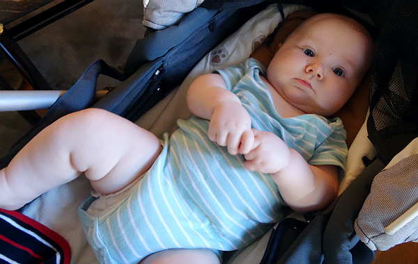 Personligt om samsovning. Bebis i barnvagn.
