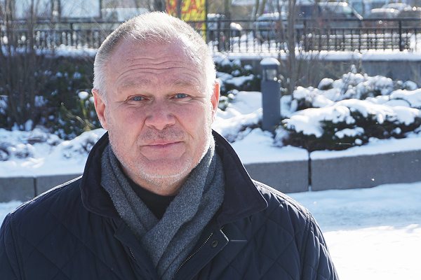 Lennart Svensson, expert på vinterkräksjuka, i vintermiljö.